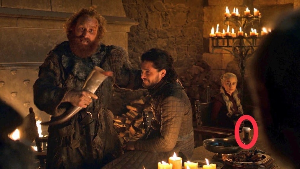 Game of Thrones’ta Skandal Görüntü! Starbucks Bardağı Hata mı Reklam mı?