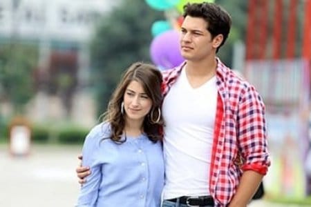 Çağatay Ulusoy ile Hazal Kaya Aynı Dizide