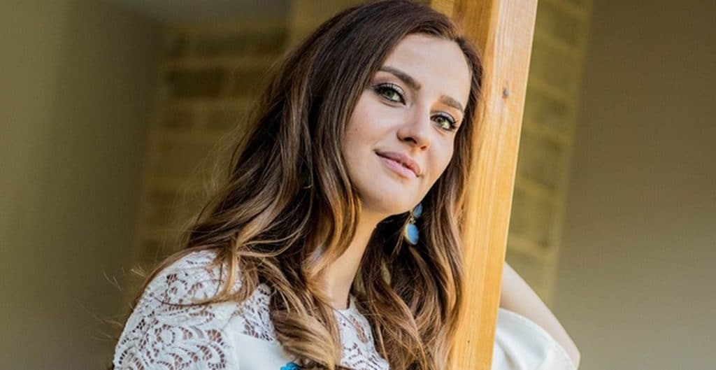 İrem Helvacıoğlu otoğrafı
