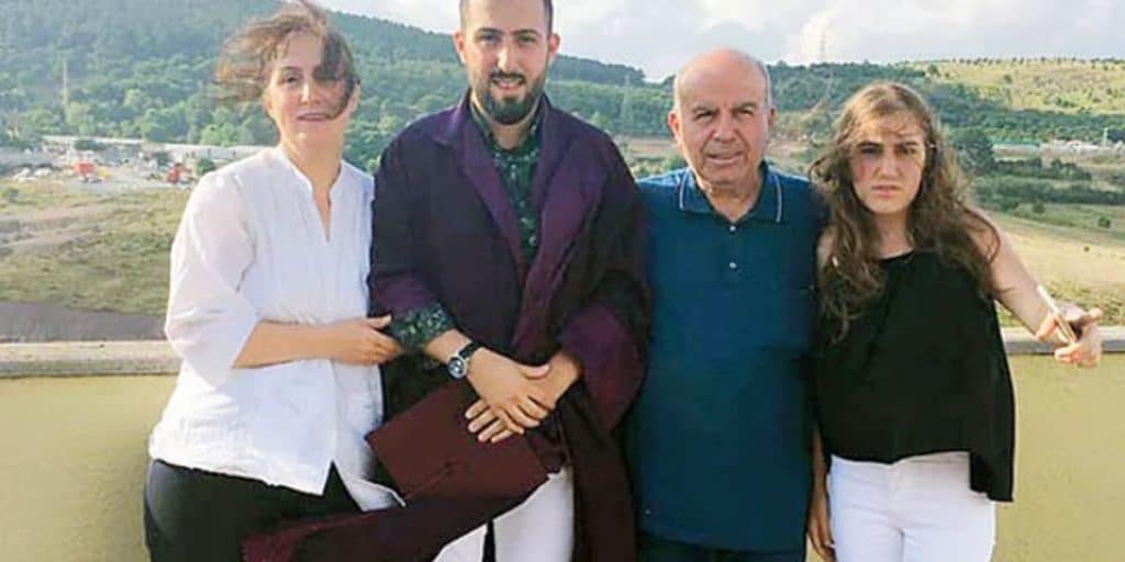 Özçelik ailesi