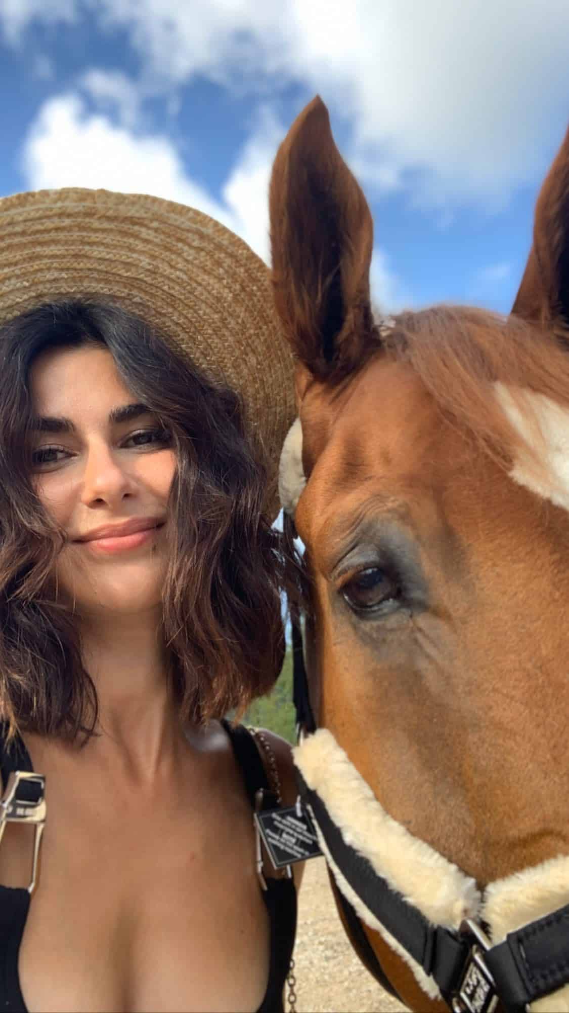 Yok Böyle Romantizm! Nesrin Cavadzade Sevgilisi Gökhan Alkan�ı &quot;Başının