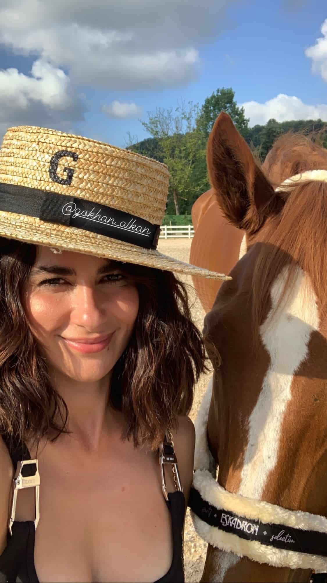 Yok Böyle Romantizm! Nesrin Cavadzade Sevgilisi Gökhan Alkan�ı &quot;Başının
